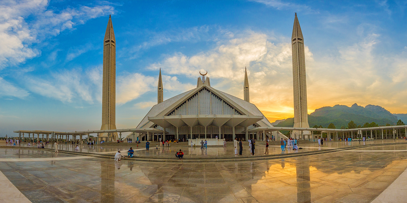 A photo of Faisal Mosque Islamabad
